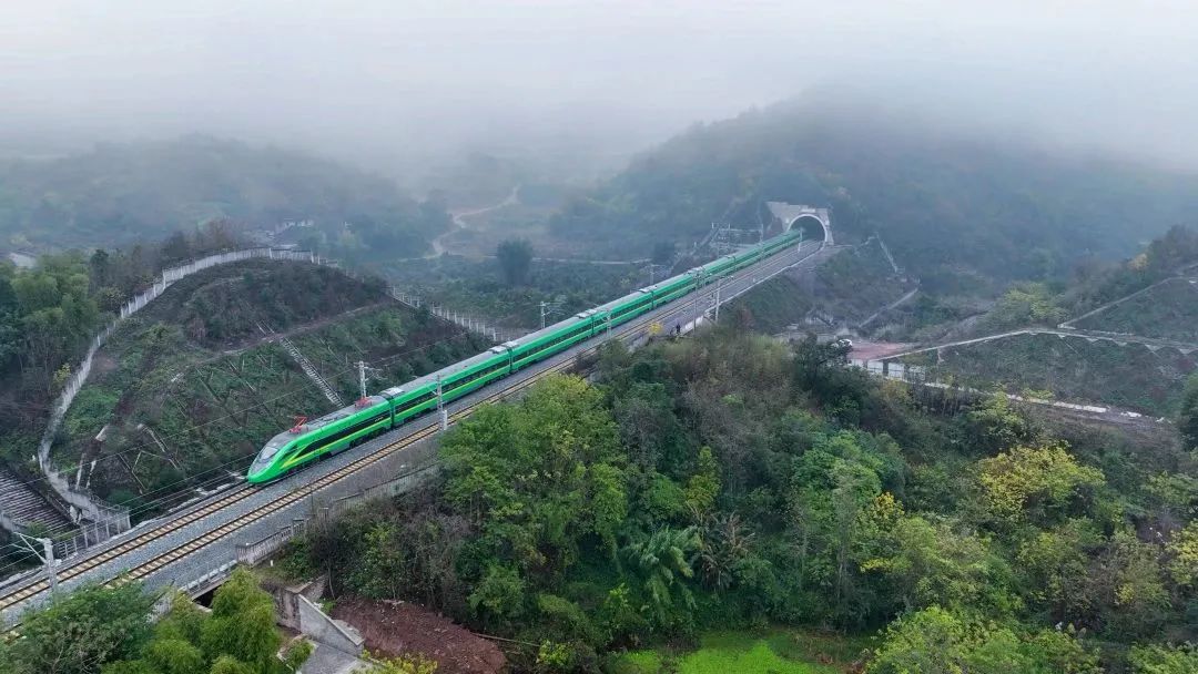公司参建重庆铁路枢纽东环线正式开通运营！